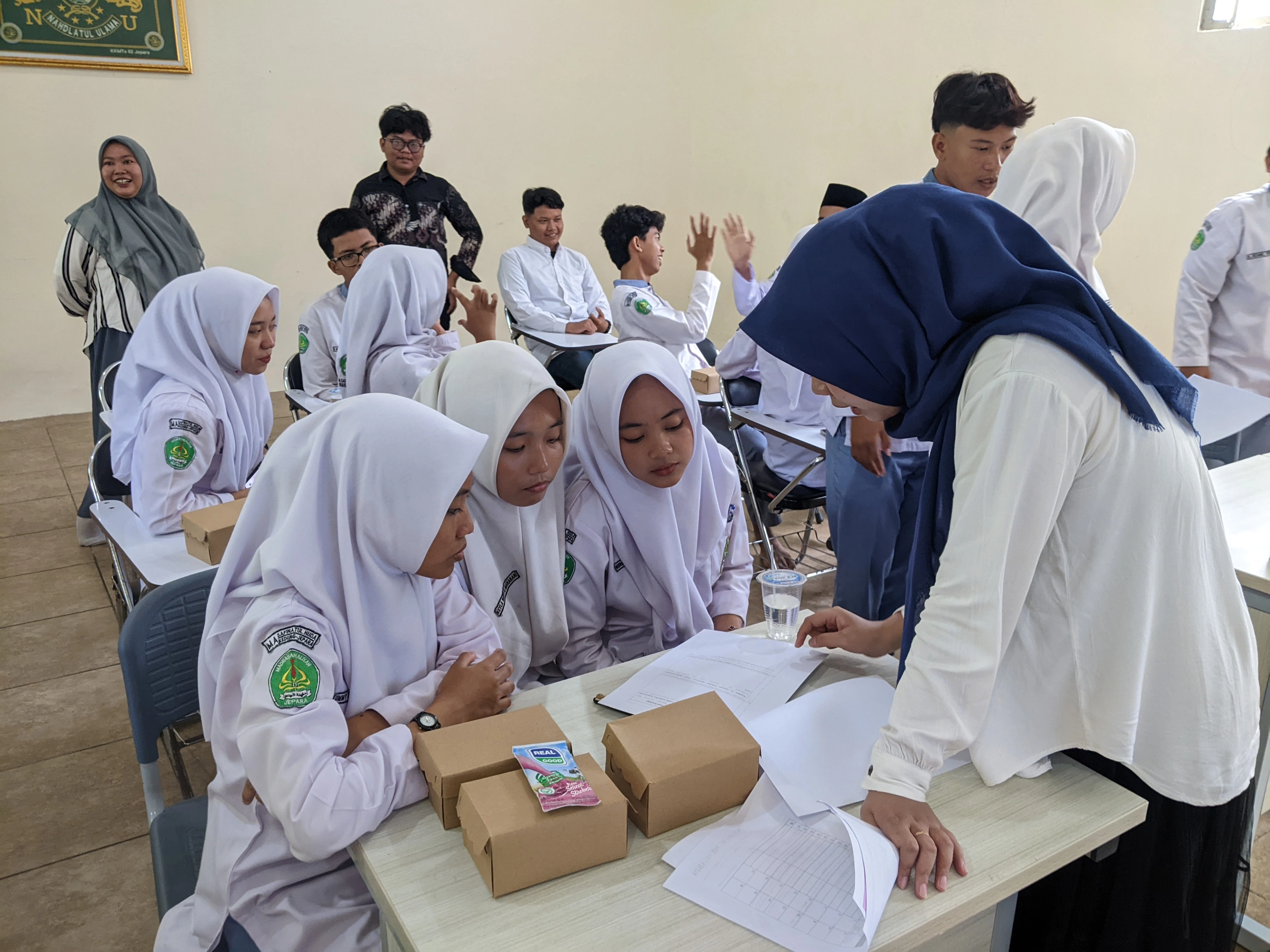 Melalui Pelatihan Reportase, Siswa MA Safinatul Huda Belajar Mengubah Fakta Menjadi Konten Berita